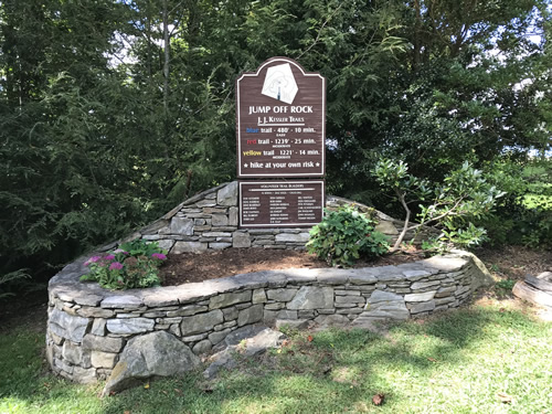 Jump Off Rock Hikes - Jump Off Rock - Laurel Park History Drive to Jump Off Rock - Things to do near Meadowbrook Log Cabin, Hendersonville, NC