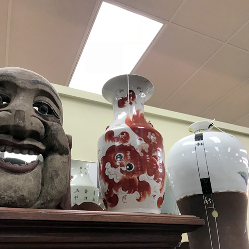 A really strange mask and a Foo Dog vase at Needful Things Antique Mall – Shopping near Meadowbrook Log Cabin, Hendersonville, NC