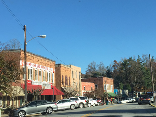 Saluda is a nice stop - Late Fall Drive South along 176, the Old Spartanburg Highway