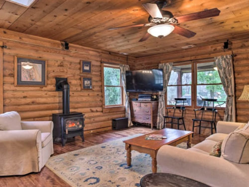 Living room at Meadowbrook Log Cabin