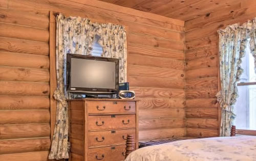 Guest Bedroom 27″ High Definition LED flat screen TV with a built-In DVD player and Over-the-Air HD TV