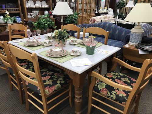Four Seasons Hospice Home Store, Downtown Hendersonville