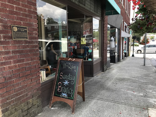 Brooks Tavern has brunch on Sundays